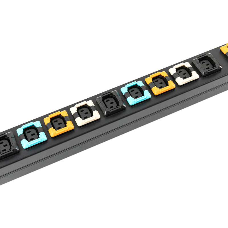 19-আউটলেট C13 C19 উল্লম্ব ব্রেকার 3 SPD সুইচড র্যাক Pdu